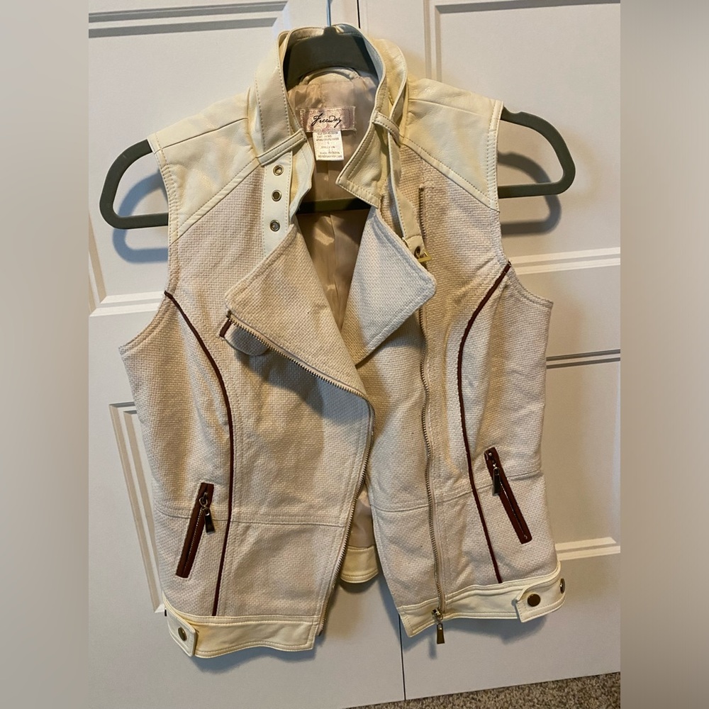 Freeway women's vest